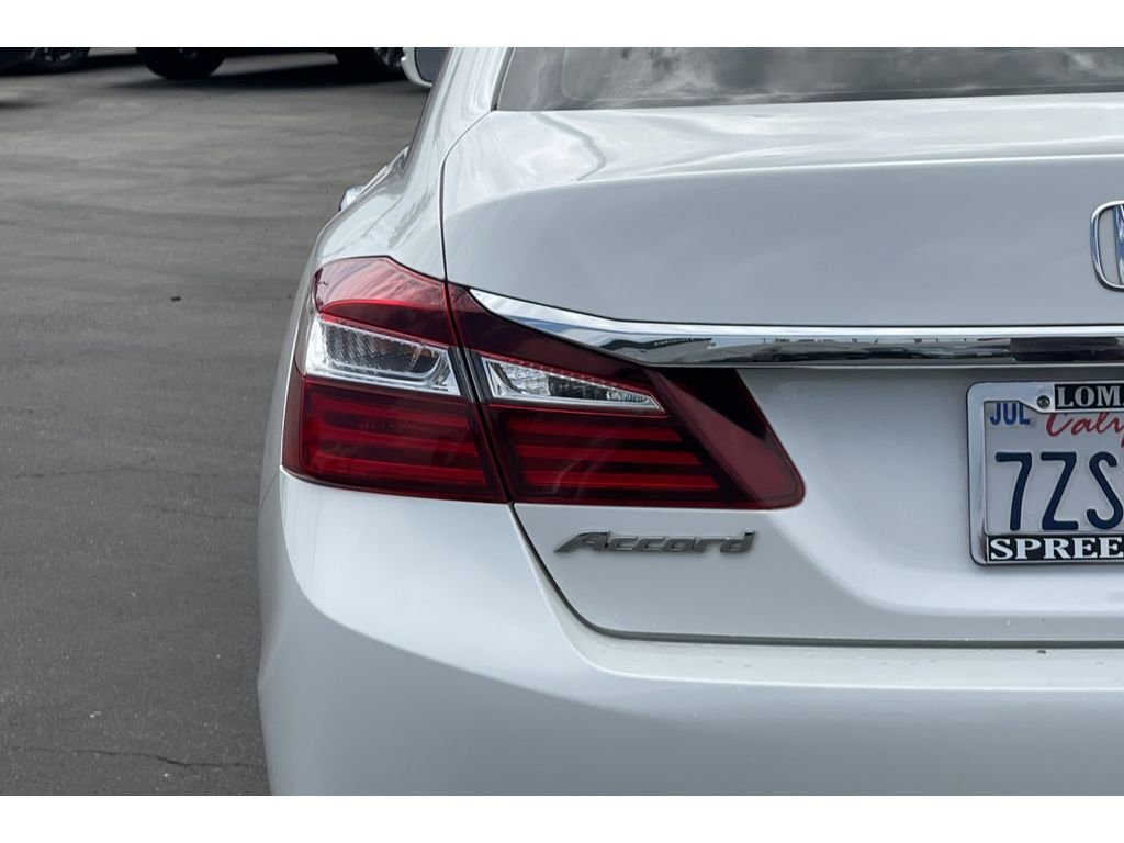 Used 2017 White Orchid Pearl Honda EX image 14