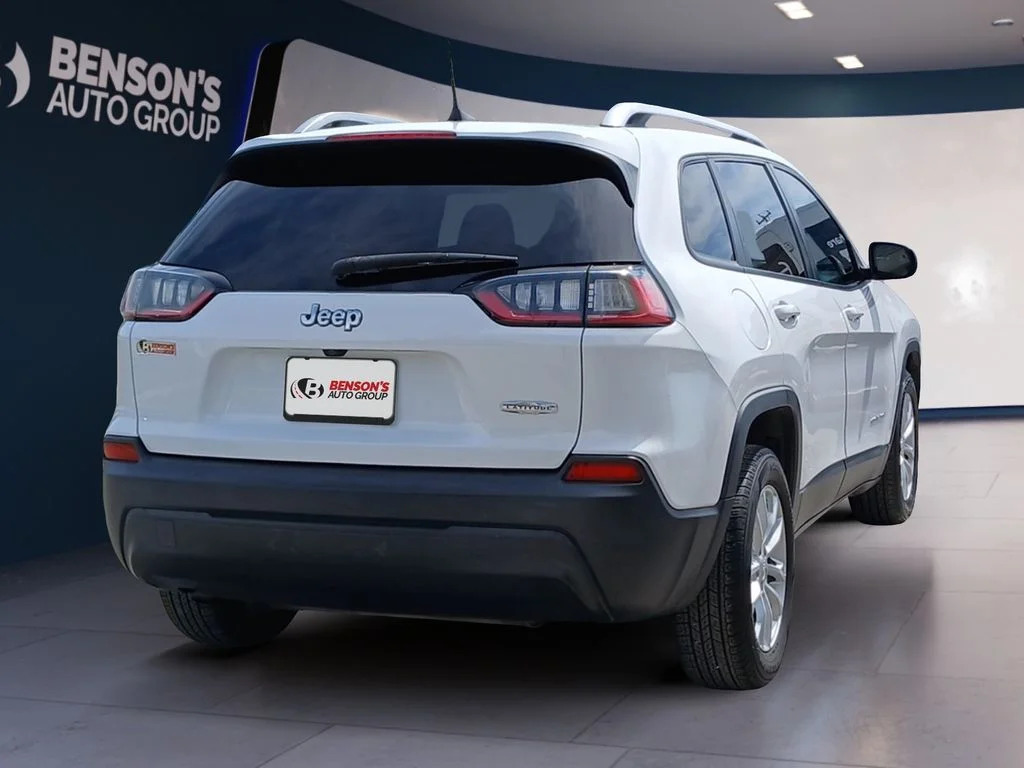 Used 2021 White Jeep Latitude image 5