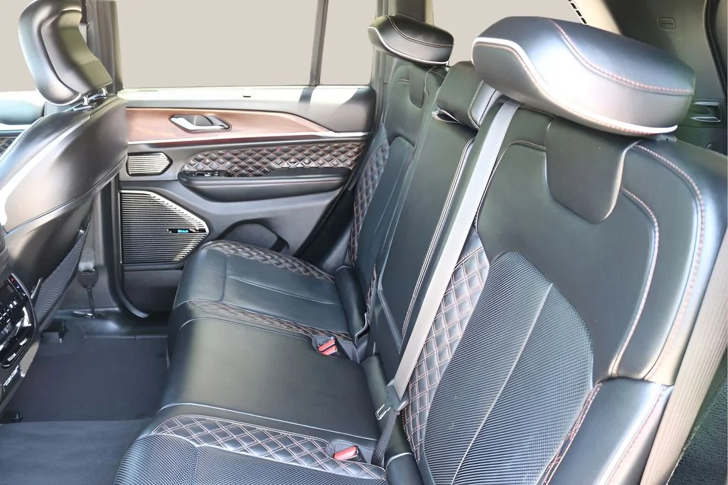 Used 2023 White Jeep Summit 4xe image 18