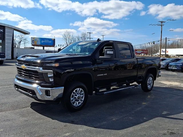 Used 2025 Black Chevrolet LT image 3