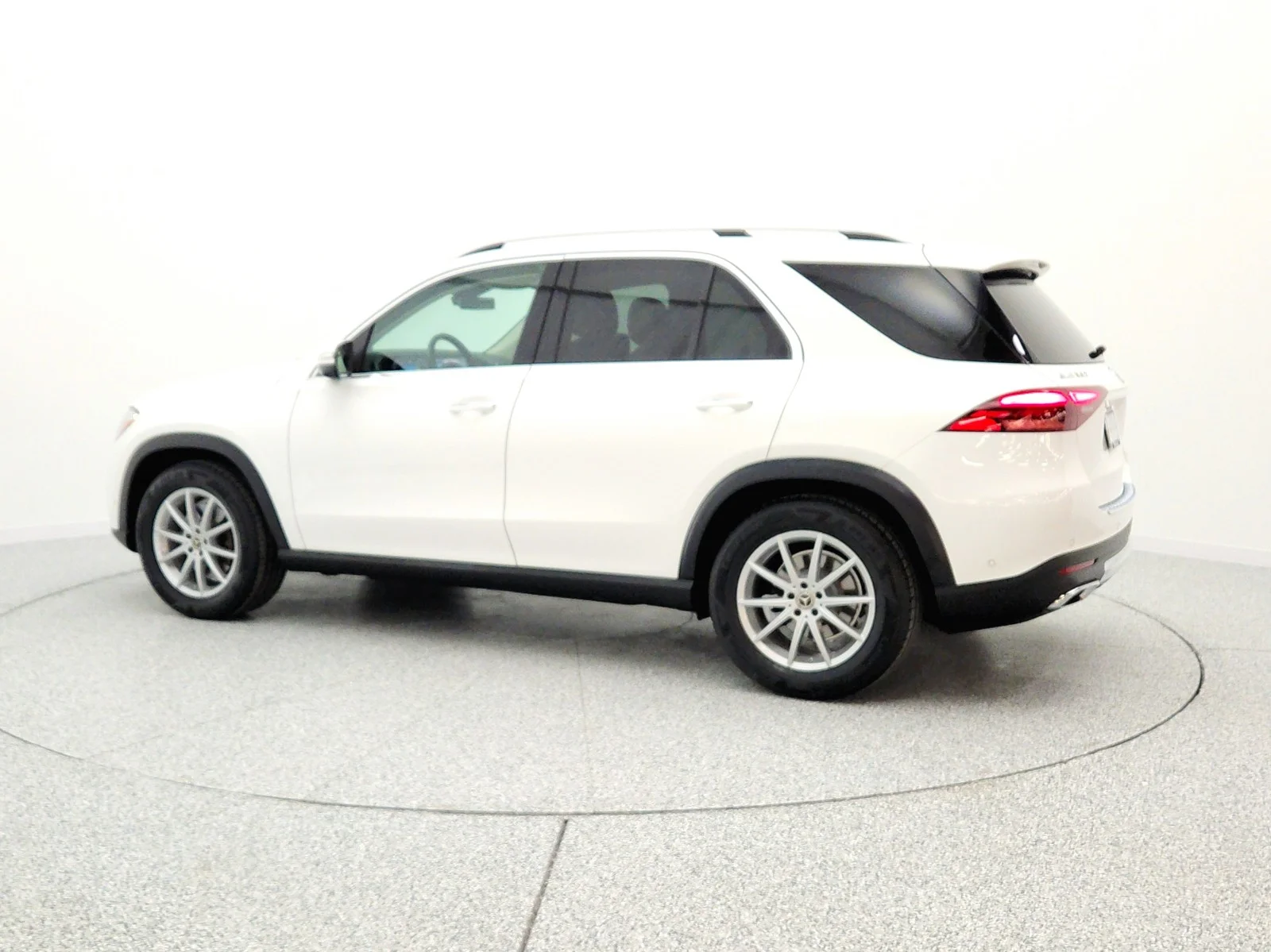 Used 2024 Polar White Mercedes-Benz GLE 350 4MATIC® SUV image 8