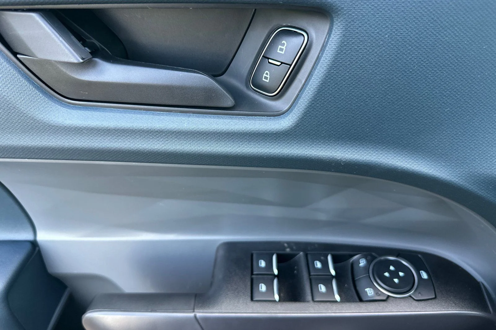 New 2026 Space White Metallic Ford XLT image 7