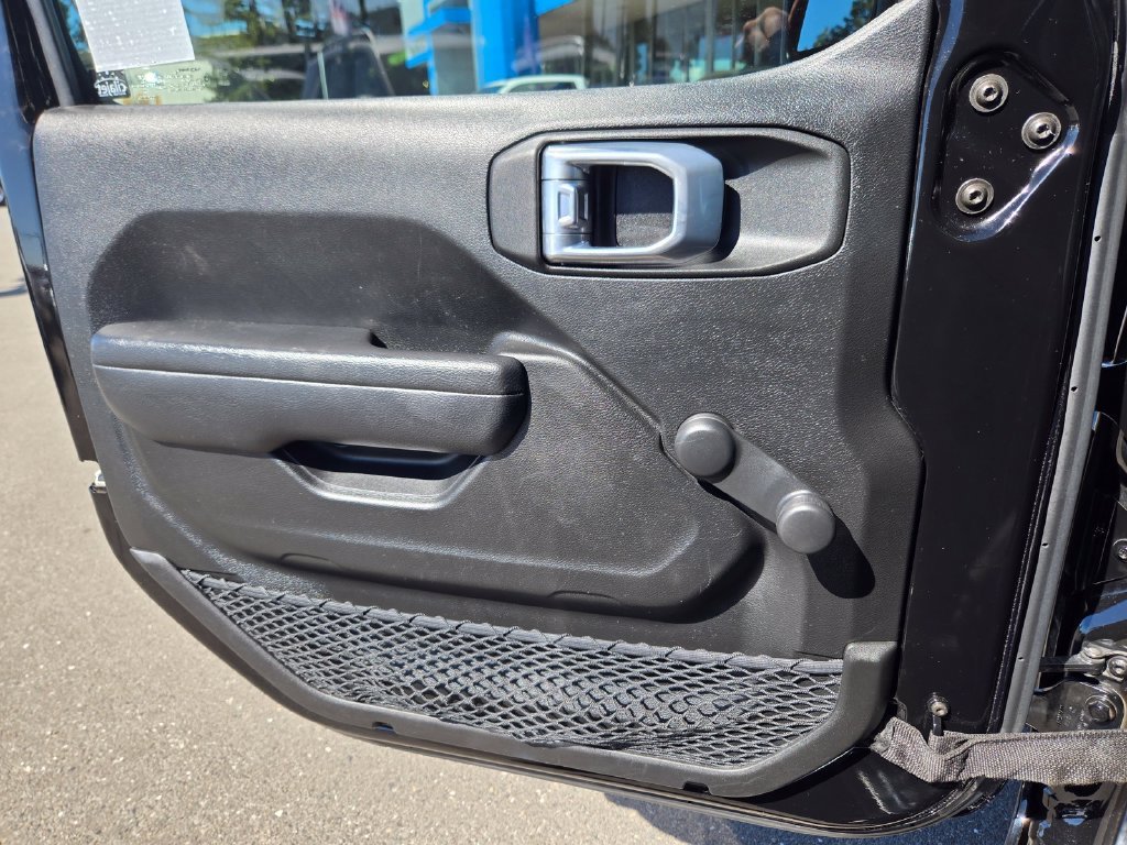 Used 2022 Black Jeep Unlimited Sport image 12