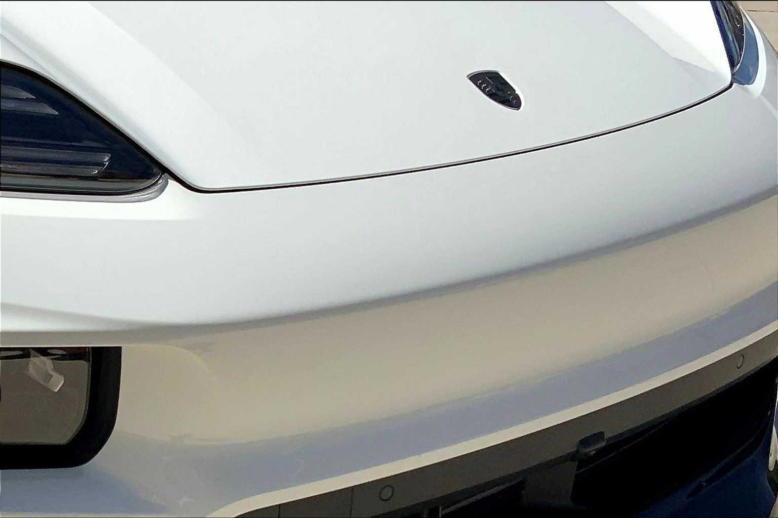 2025 Porsche Macan Turbo Electric - Photo 23