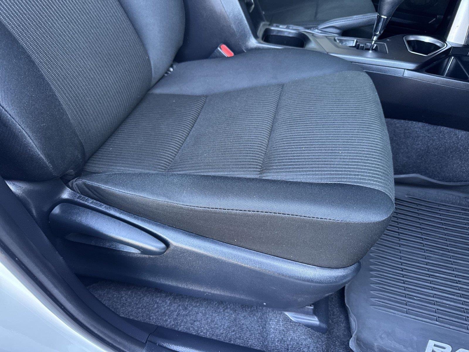 2017 Toyota RAV4 LE - Photo 33