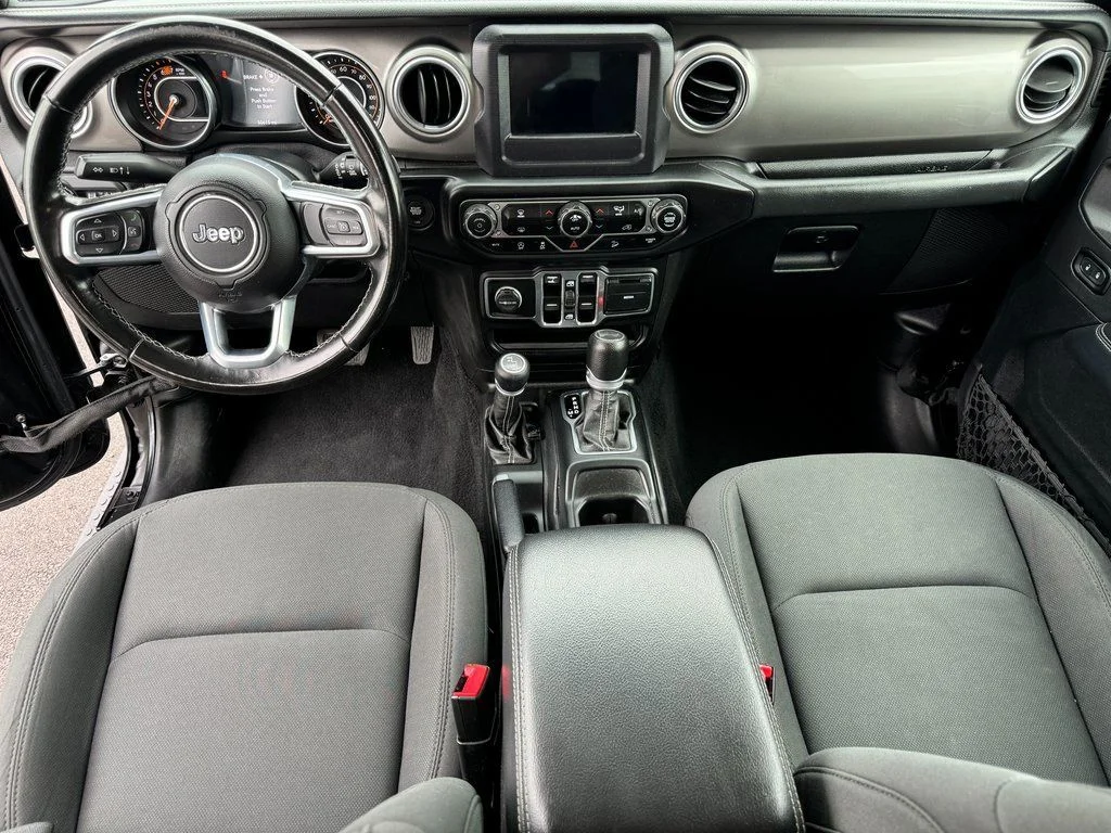 Used 2020 Black Jeep Unlimited Sahara image 25