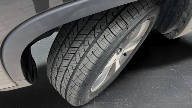 Used 2022 Crystal Metallic Jeep Limited image 36