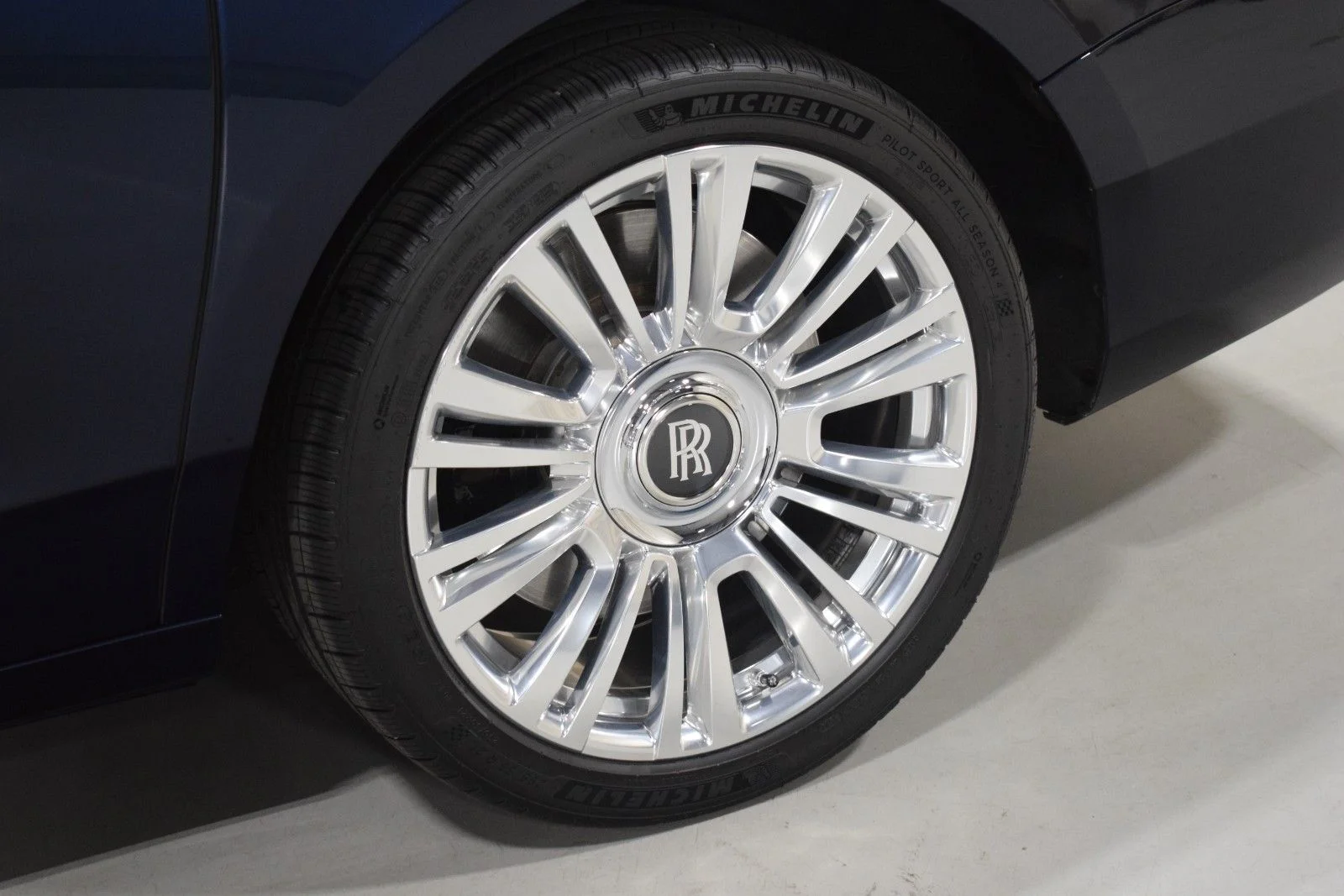 Used 2021 Blue Rolls-Royce  image 18