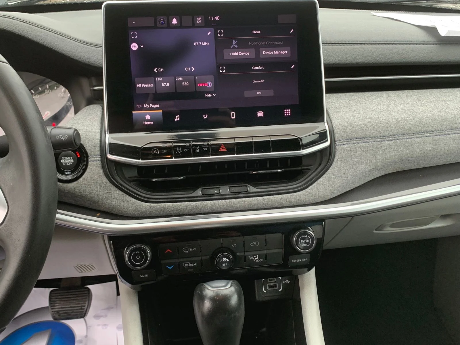 Used 2023 Gray Jeep Latitude image 17