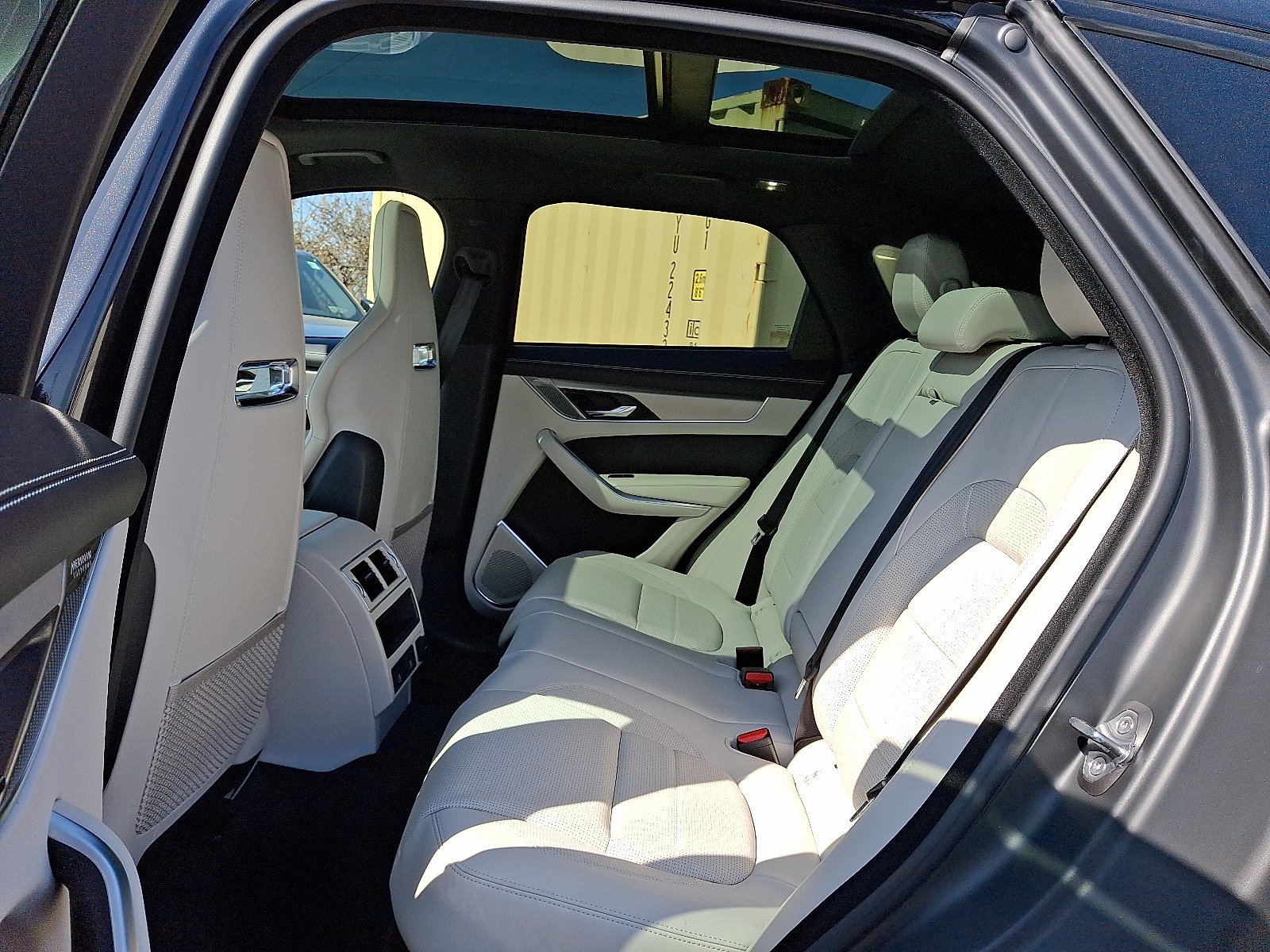 2026 Jaguar F-Pace R-Dynamic S - Photo 5