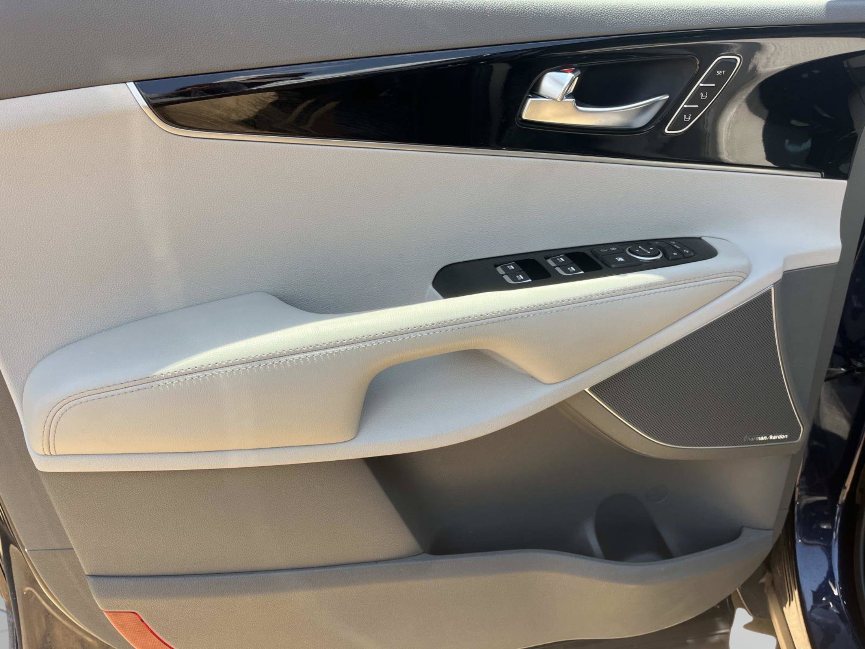 Used 2020 Imperial Blue Kia SX V6 image 29