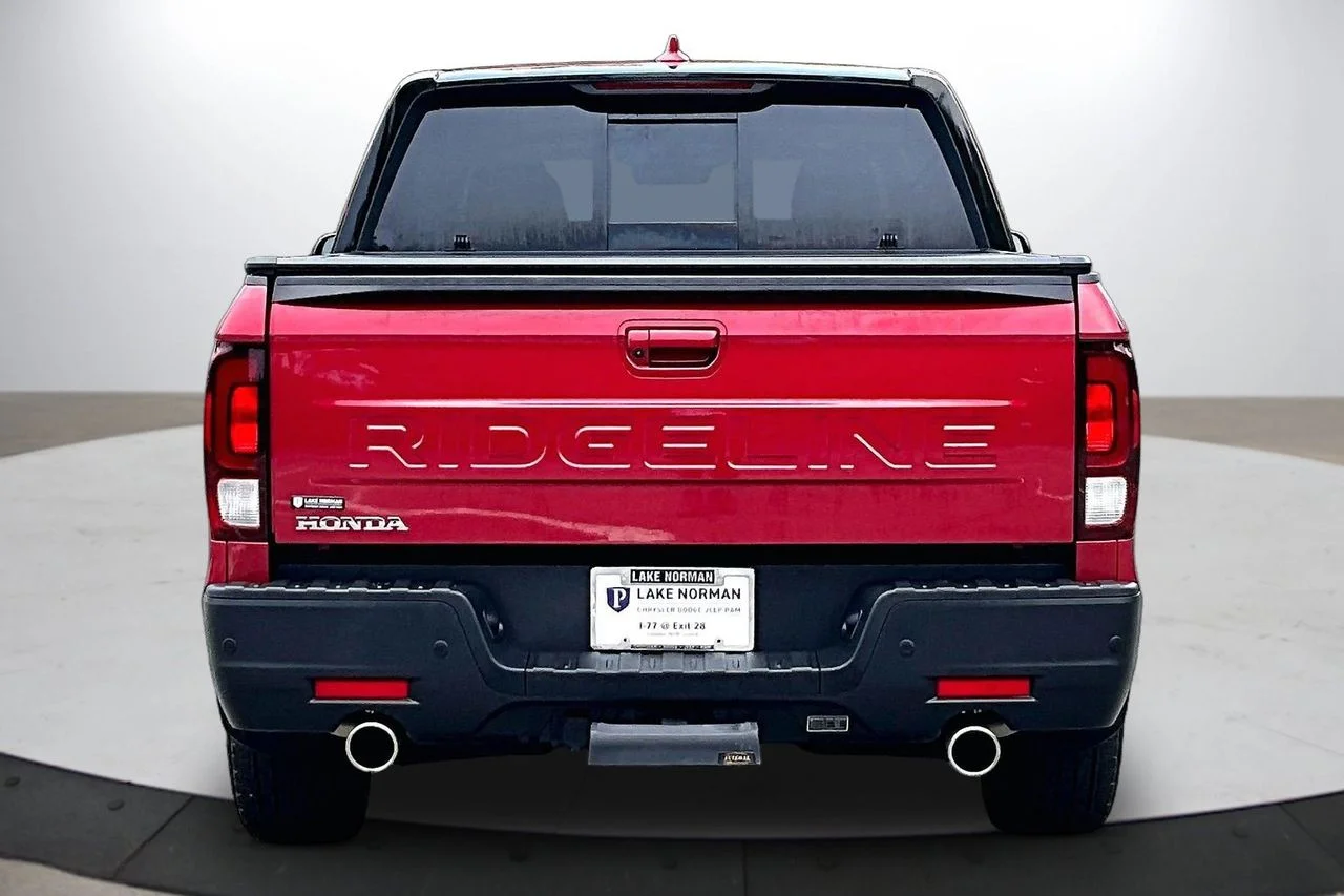 Used 2025  Honda Black Edition image 7