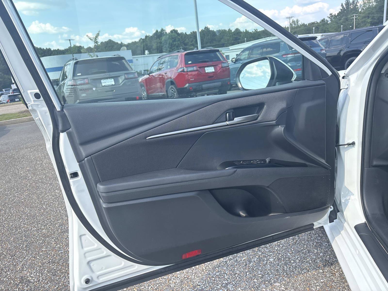 Used 2025 White Toyota LE image 9