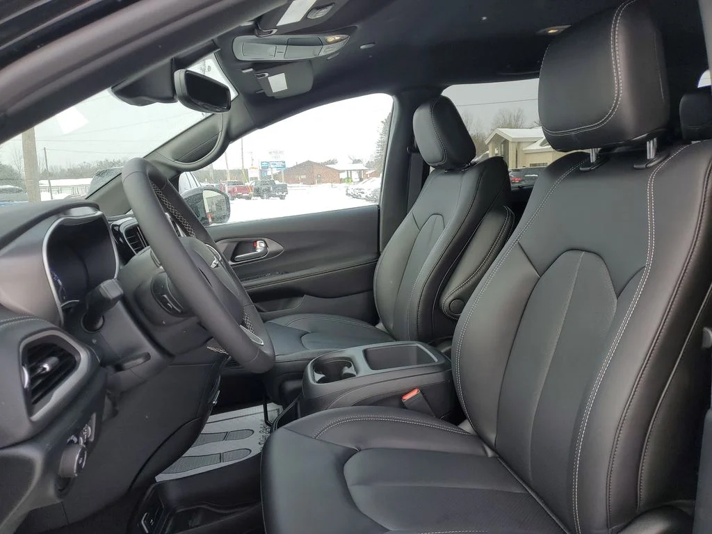 2026 Chrysler Pacifica Select - Photo 8