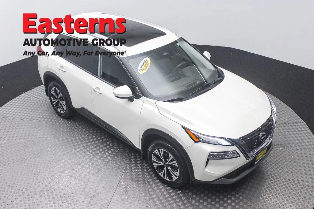 Used 2023 White Nissan SV image 3