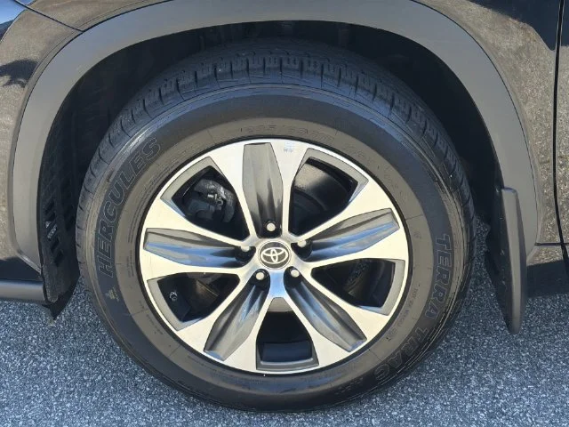 Used 2023 Black Toyota XLE image 43
