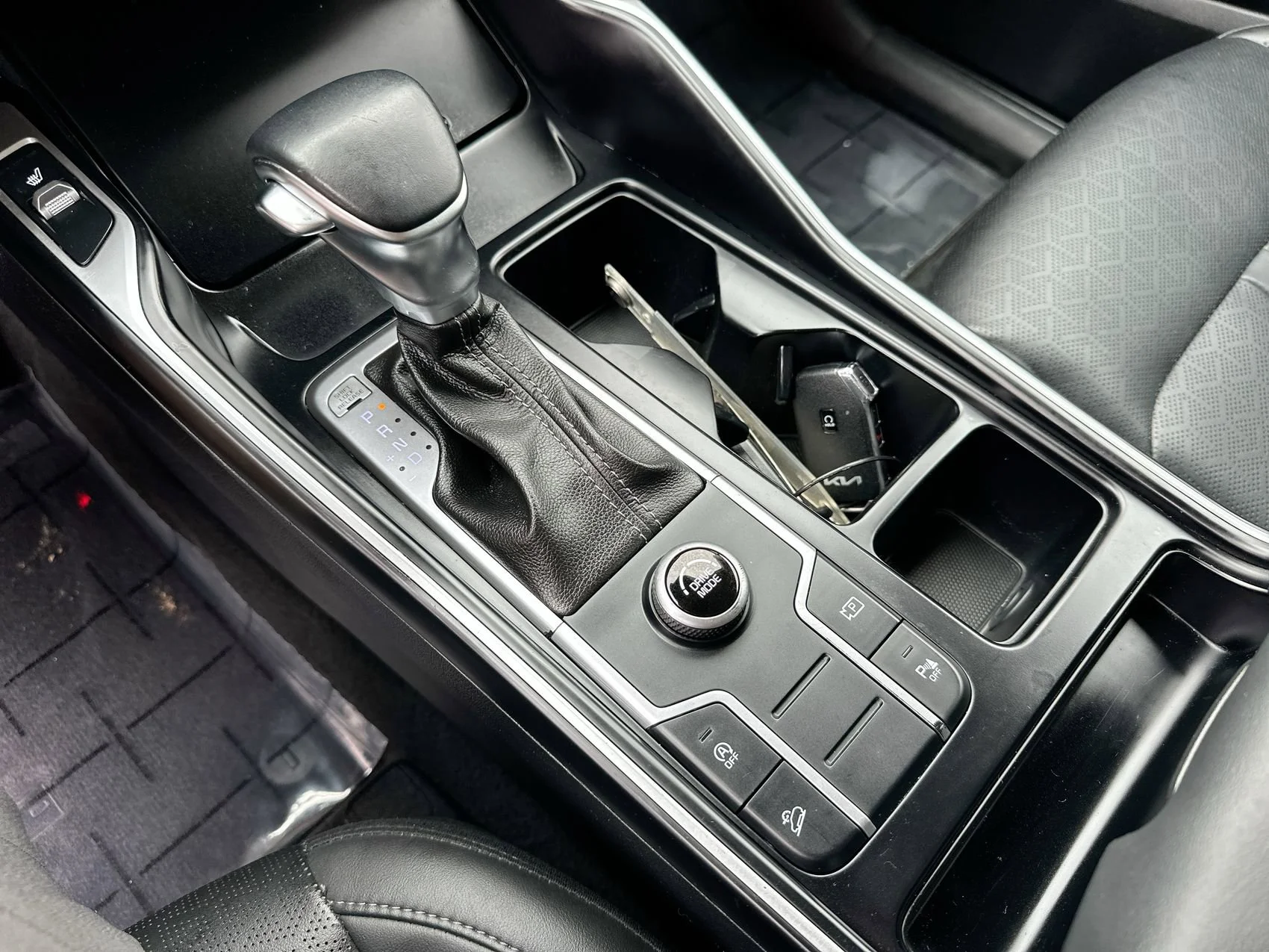 2022 Kia Sorento S - Photo 20