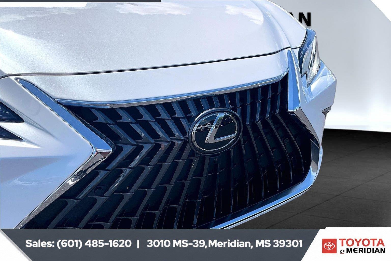 Used 2024 Eminent White Pearl Lexus ES 350 Ultra Luxury image 21