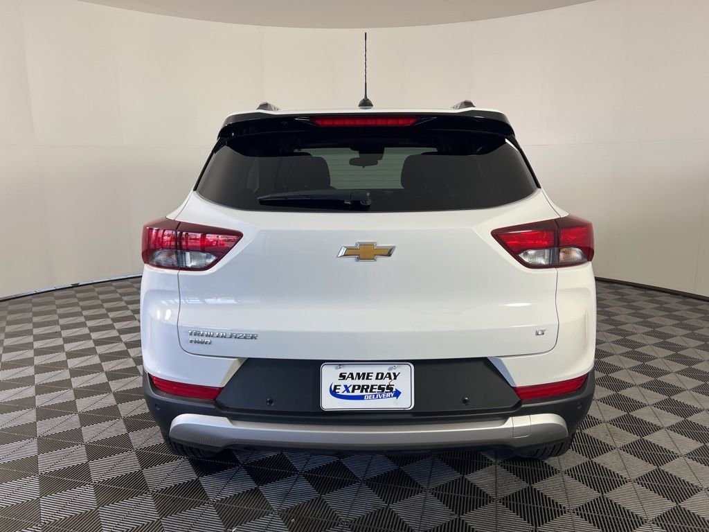 Used 2025 White Chevrolet LT image 12