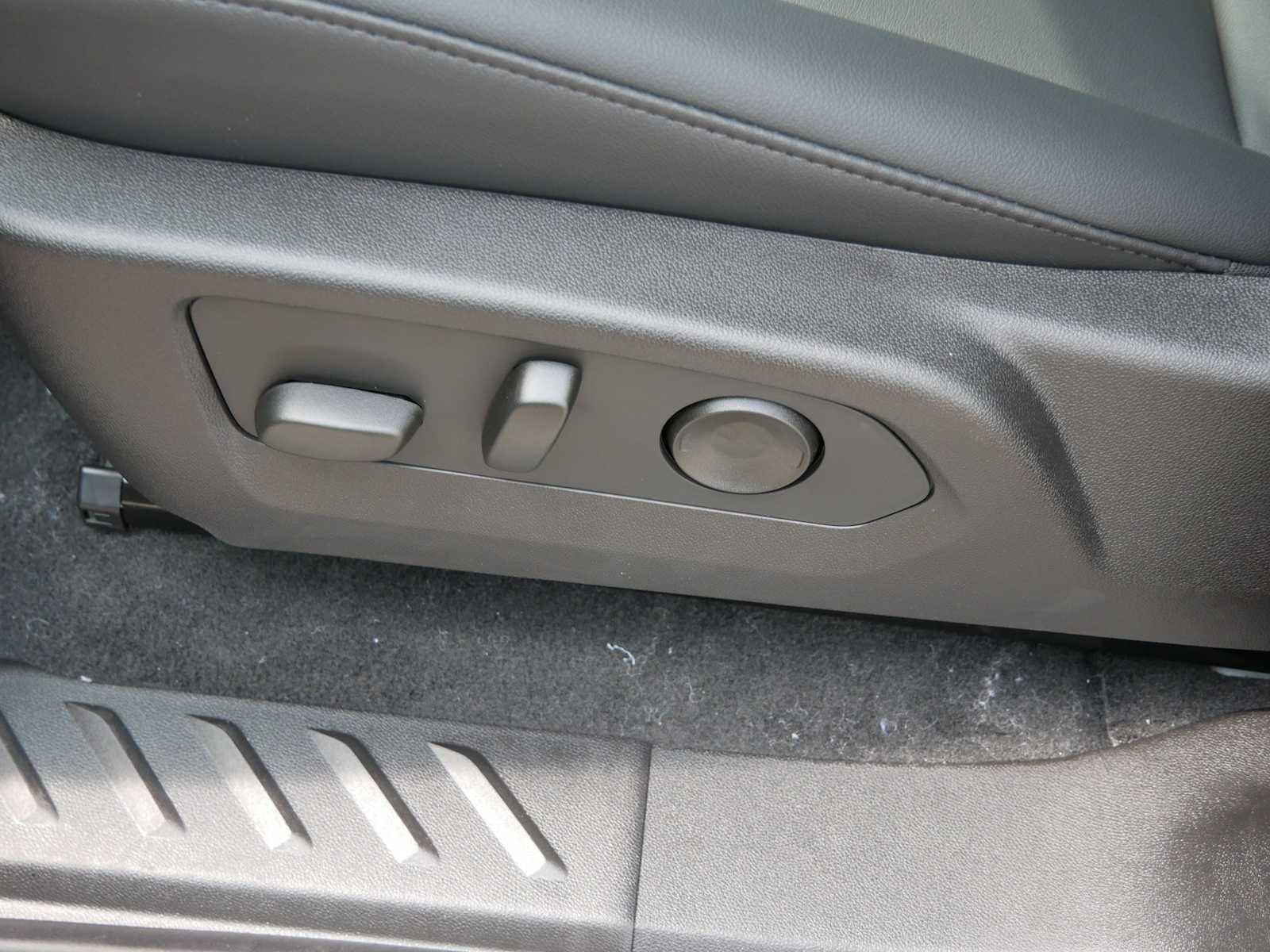 New 2026 Summit White Chevrolet Trail Boss image 17