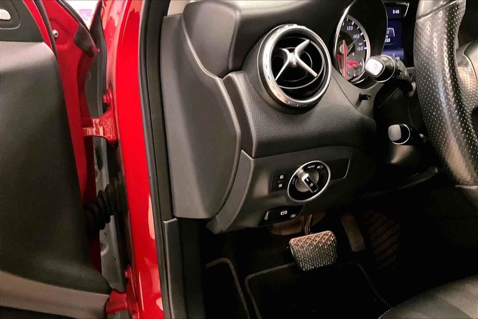 Used 2015 Jupiter Red Mercedes-Benz GLA 250 image 30