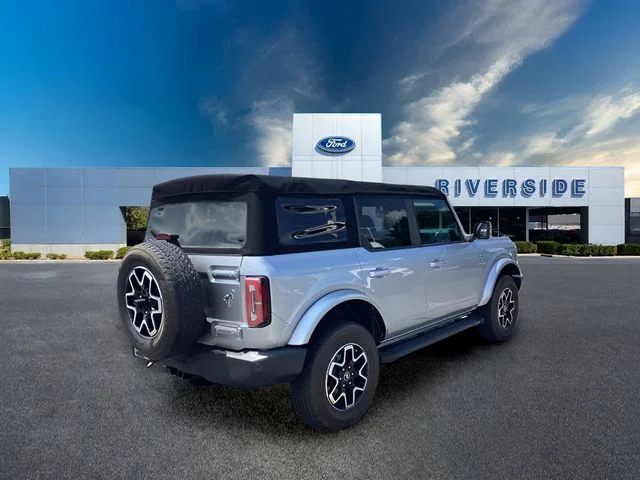 Used 2021 Silver Metallic Ford Outer Banks image 3