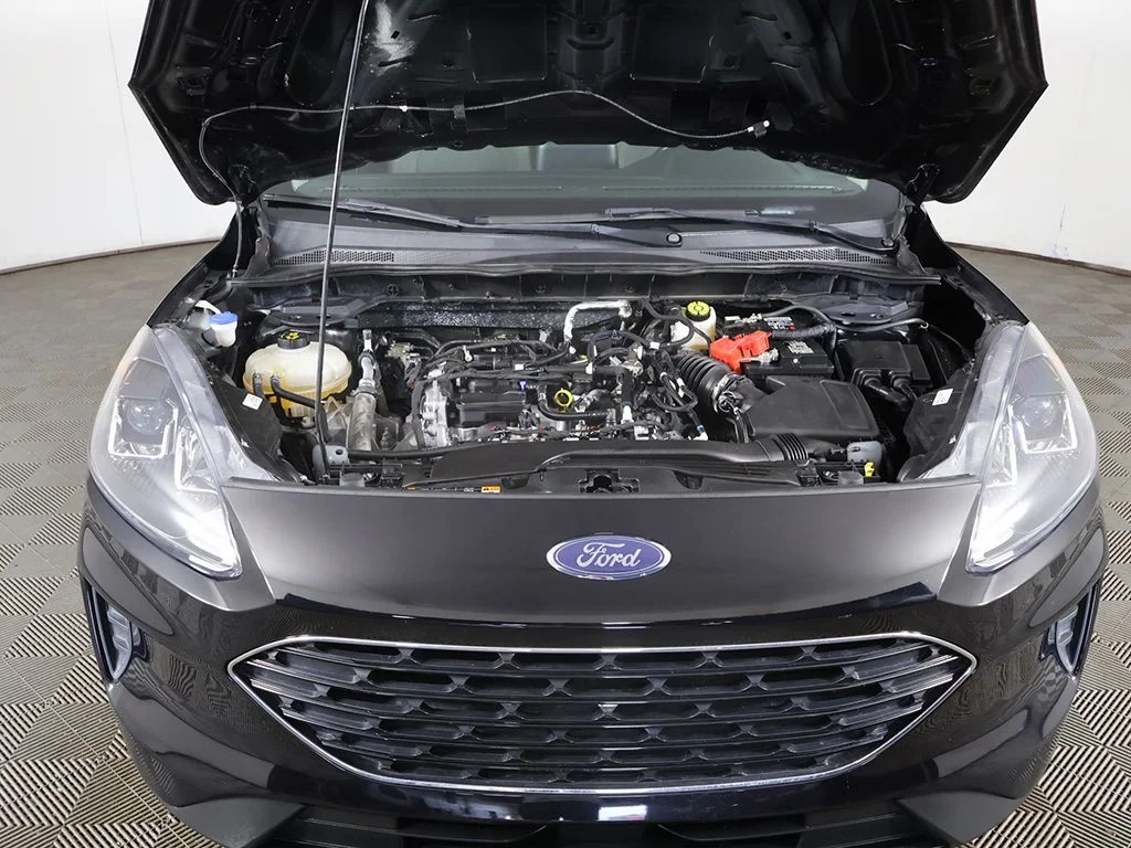 Used 2022 Black Ford SE image 17