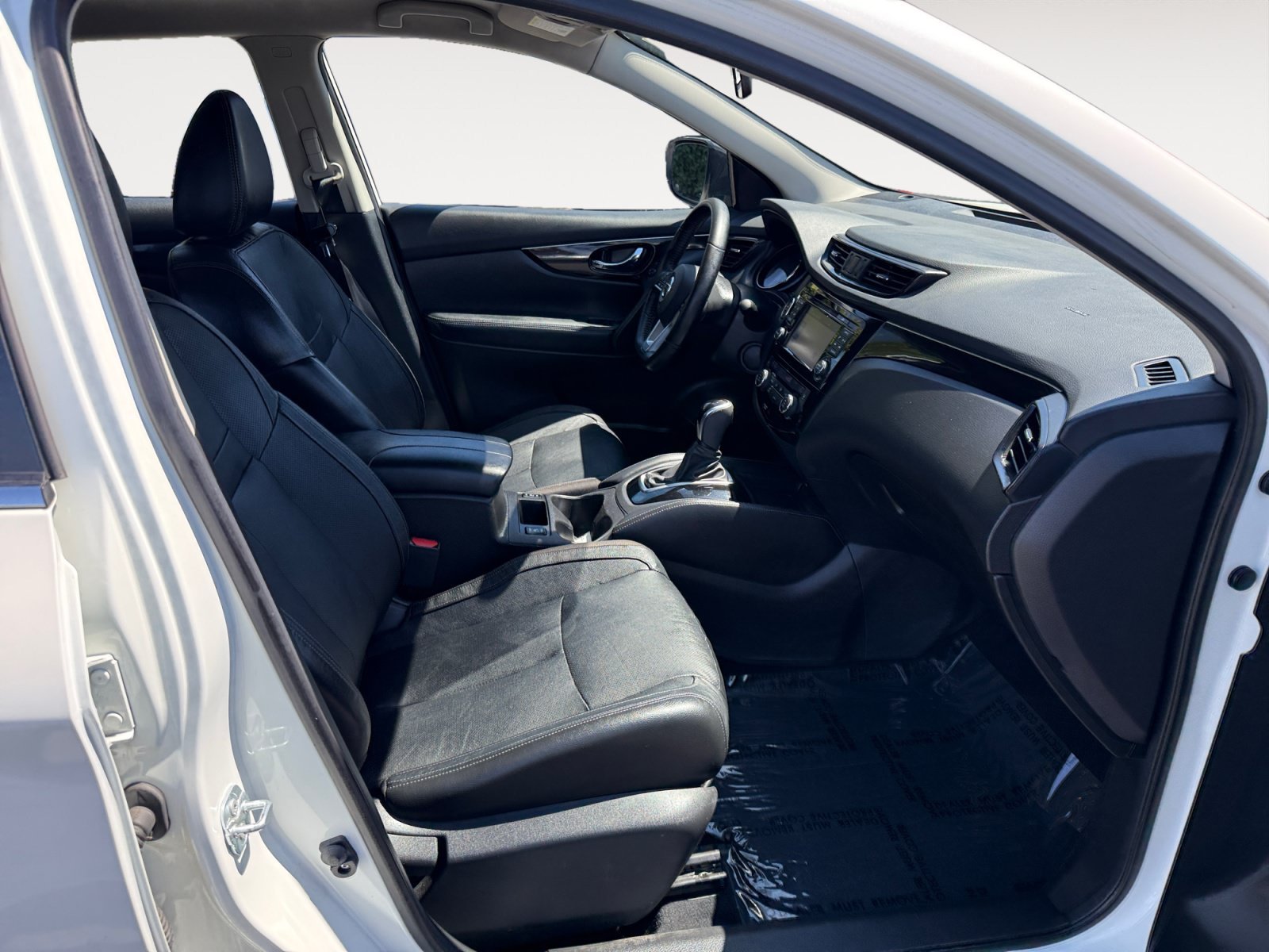 Used 2017 Pearl White Nissan SL image 19