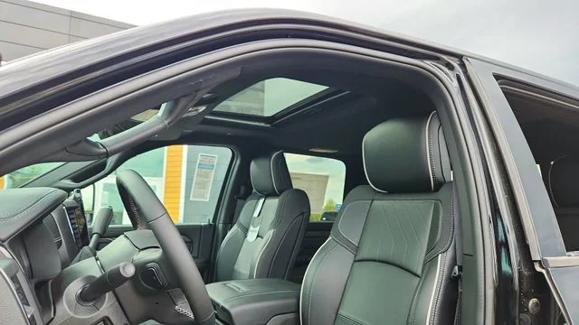 New 2026 Diamond Black Crystal Pearl-Coat Exterior Paint RAM Limited image 17