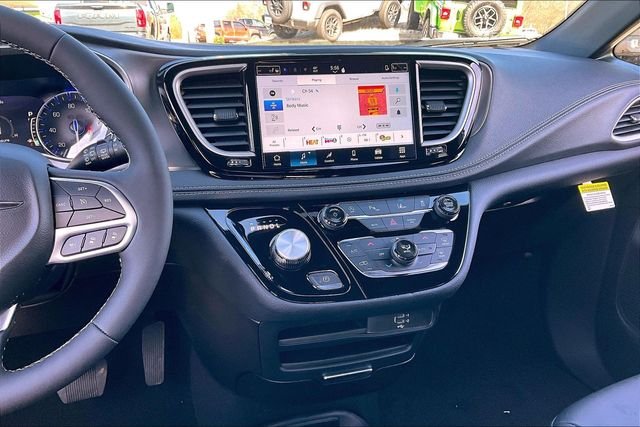 New 2026 Chrysler Pacifica Select 4D Passenger Van