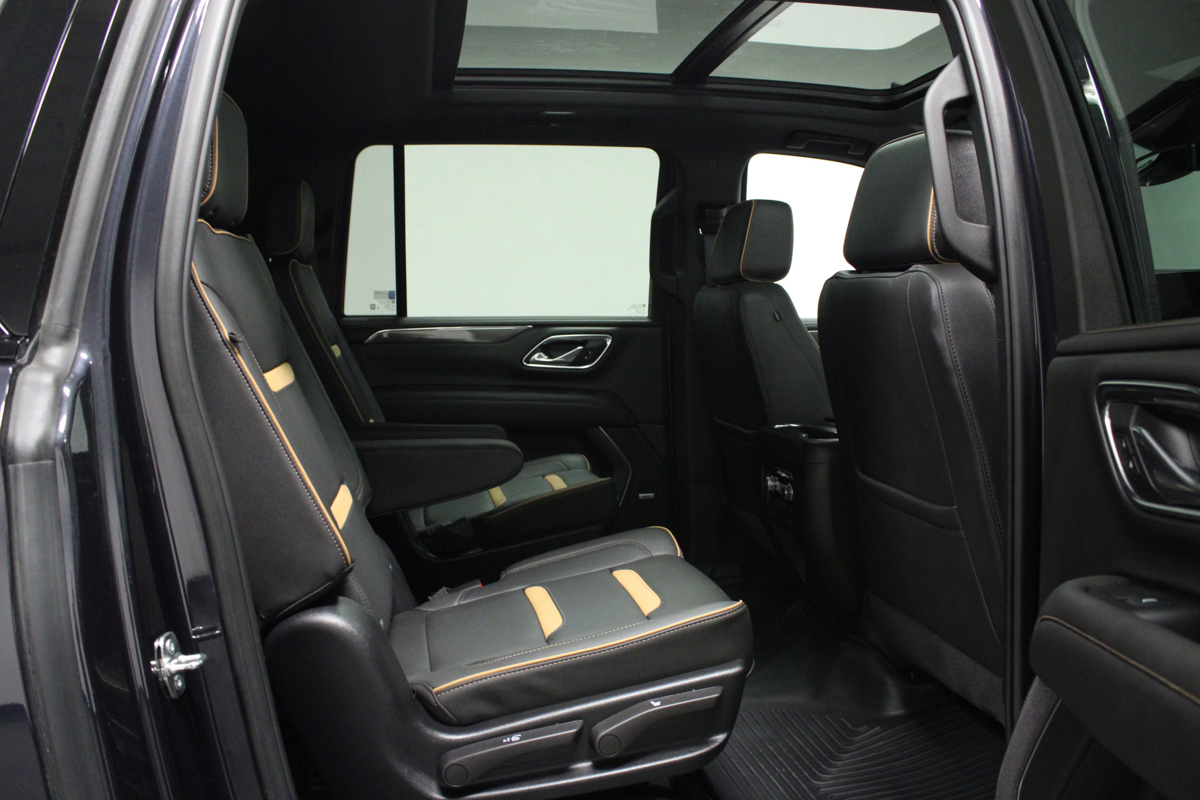 Used 2024 Titanium Rush Metallic GMC AT4 image 16