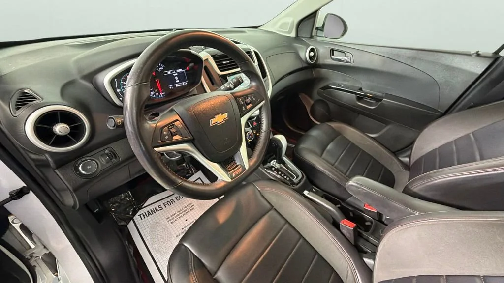 Used 2017 SUMMIT WHITE Chevrolet Premier image 18