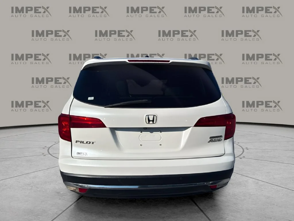 Used 2017  Honda Touring image 4