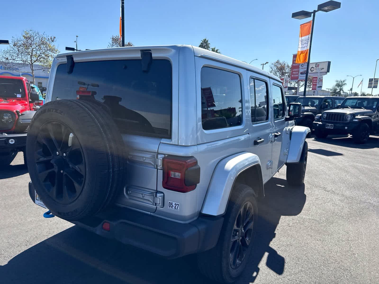 Used 2024 Silver Zynith Clearcoat Jeep Sahara image 18