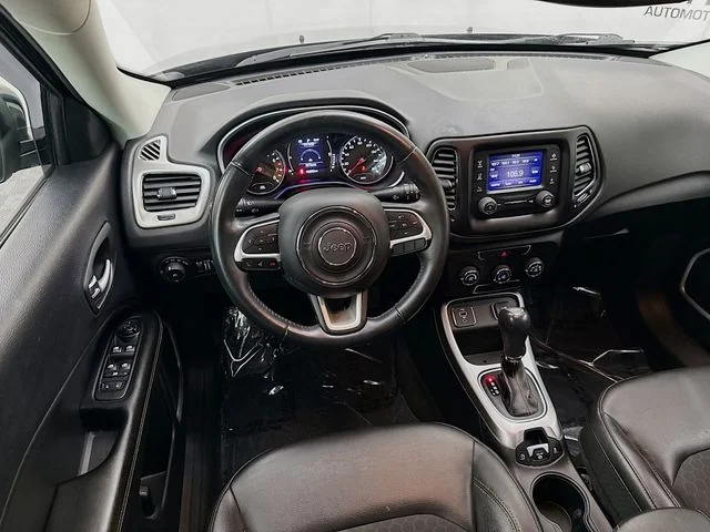 Used 2018 Jazz Blue Pearlcoat Jeep Latitude image 20