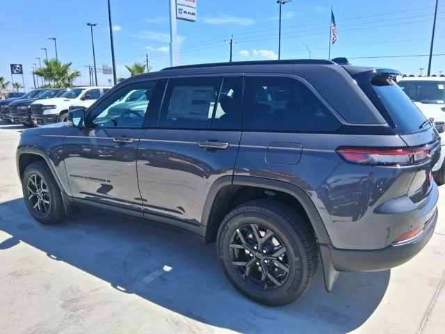 New 2026 Baltic Gray Metallic Clear-Coat Exterior Paint Jeep Altitude image 5
