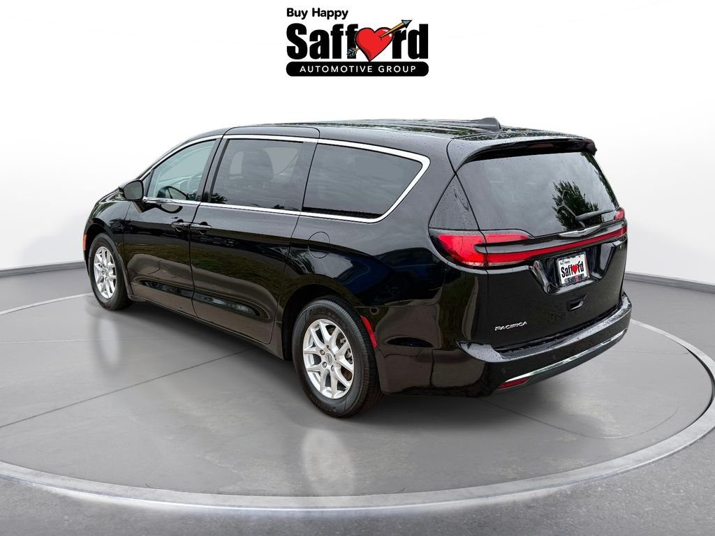 Used 2024 Black Chrysler Touring L image 5