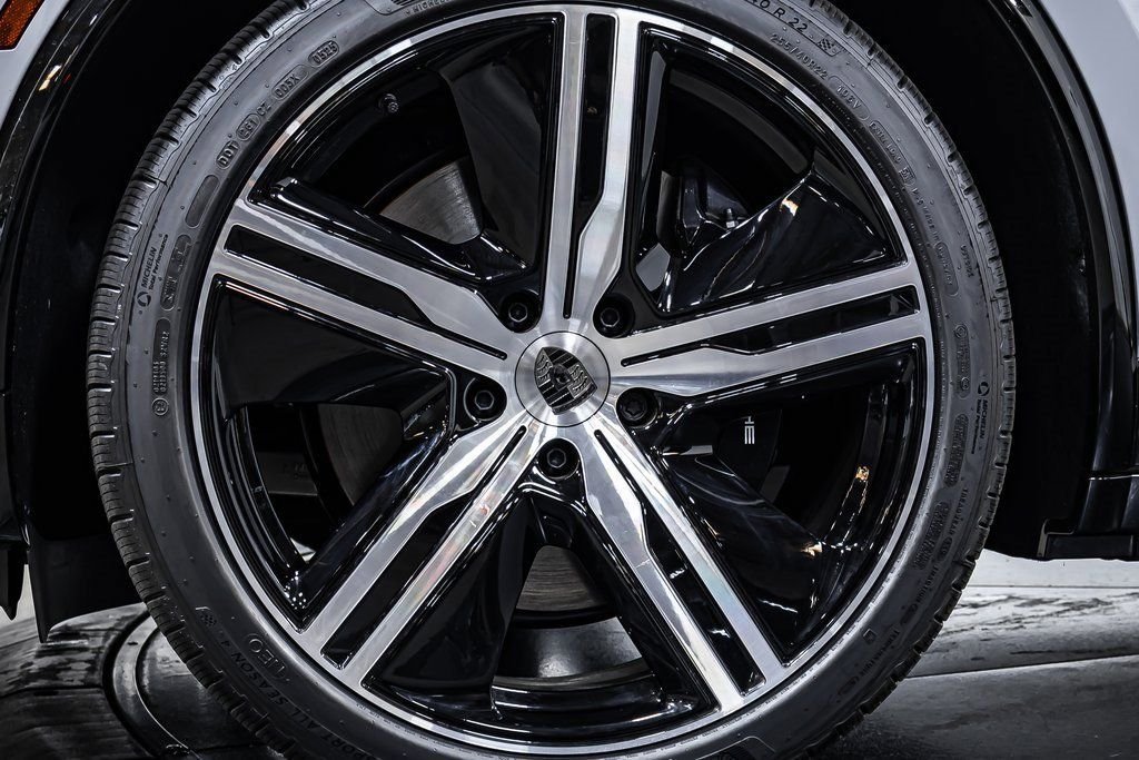 2025 Porsche Macan Turbo Electric - Photo 24