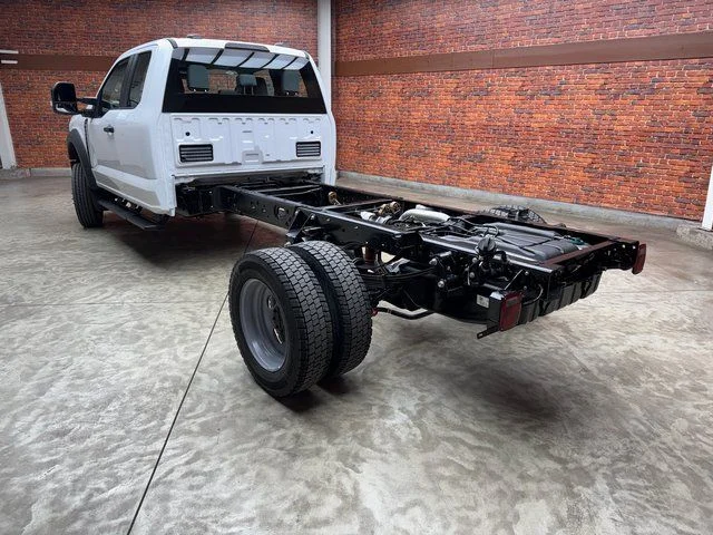 New 2026 Oxford White Ford F-450® XL image 3