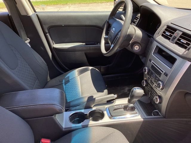 Used 2012 Blue Ford SE image 17