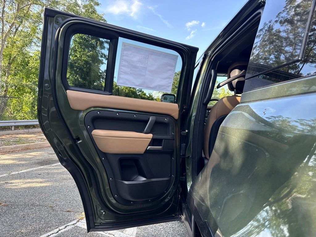 New 2026 Woolstone Green LAND ROVER X-Dynamic SE image 12