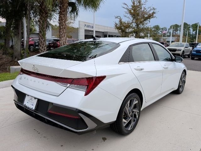 2025 Hyundai Elantra SEL - Photo 6