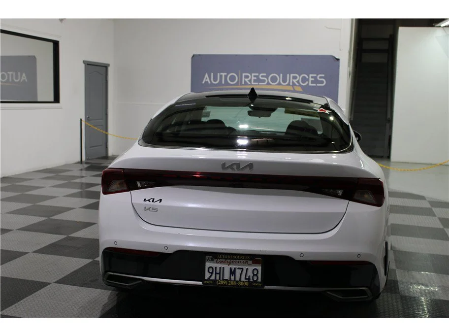 Used 2024 Glacial White Pearl Kia EX image 5