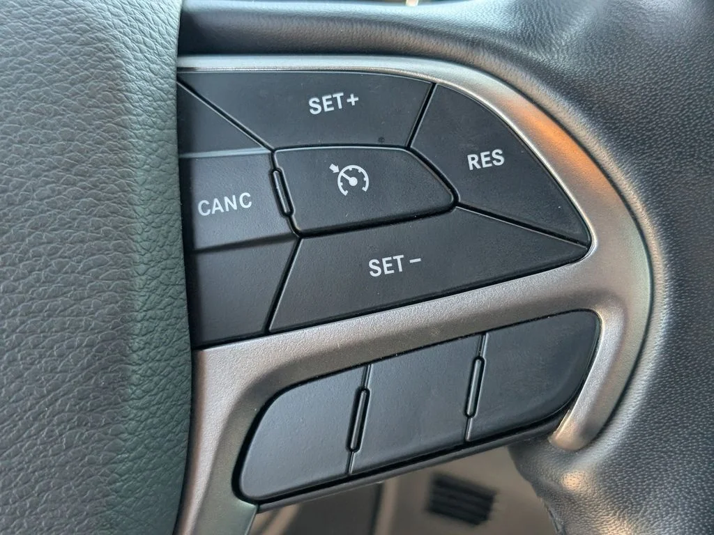 Used 2021 Red Jeep Laredo E image 22