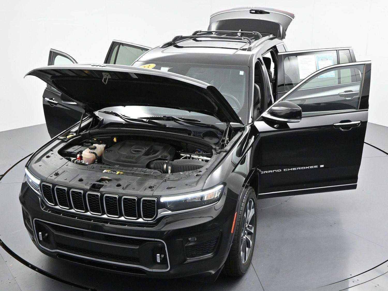 Used 2023 Diamond Black Crystal Pearlcoat Jeep Overland image 52