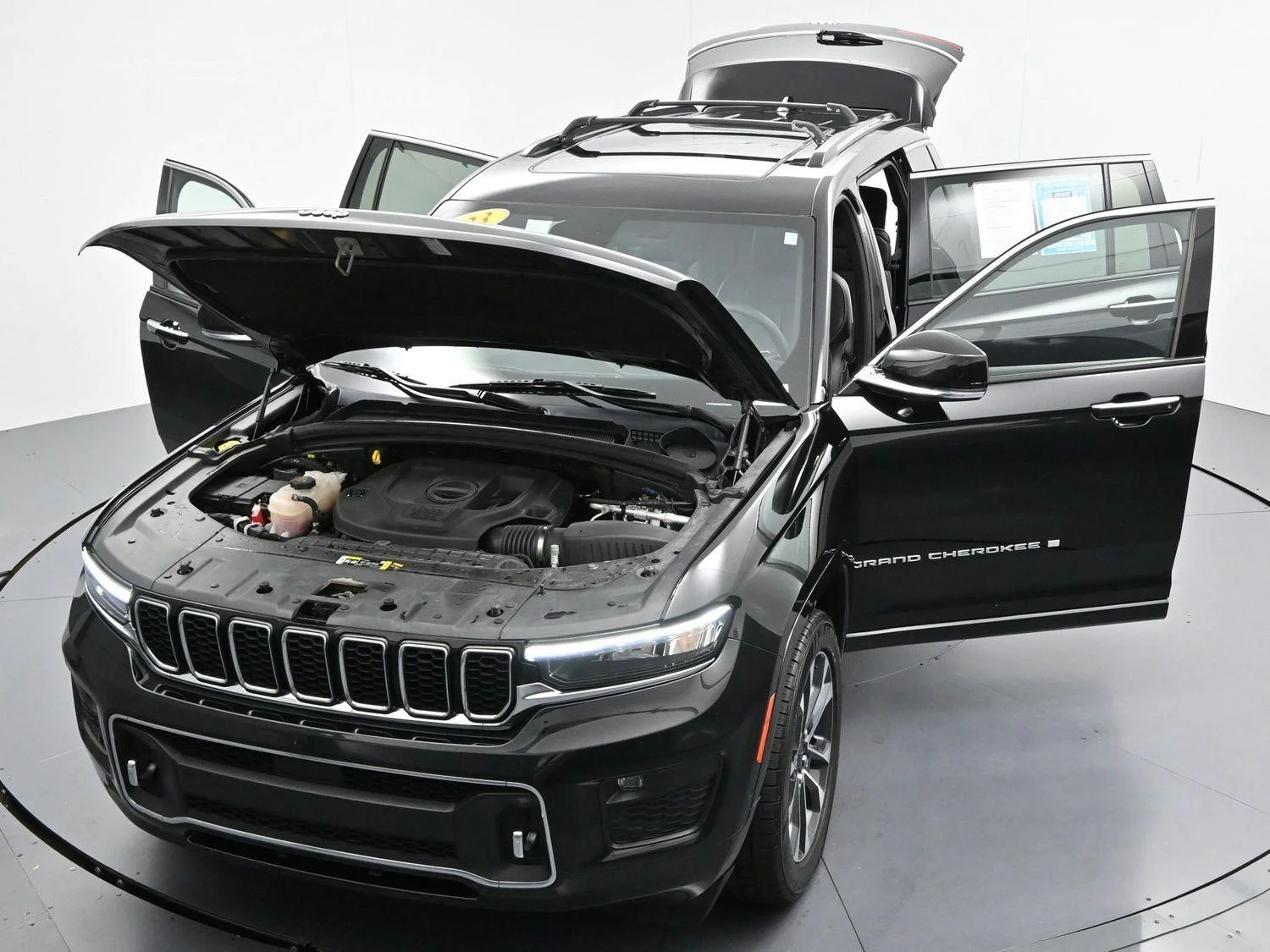 Used 2023 Diamond Black Crystal Pearlcoat Jeep Overland image 52
