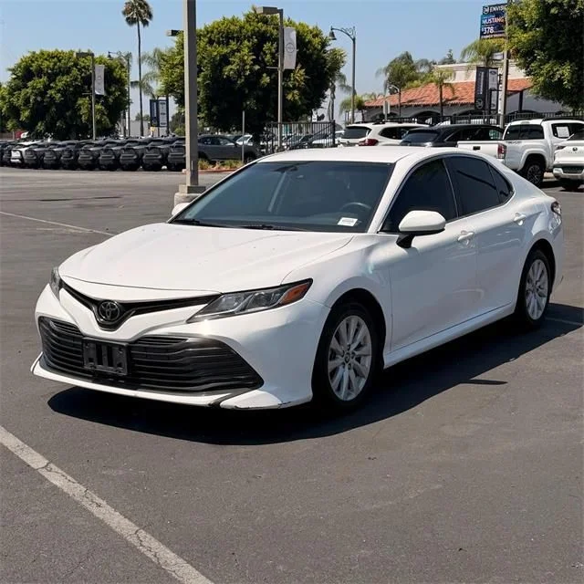 Used 2020 White Toyota LE image 3
