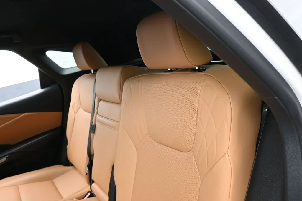 Used 2025 White Pearl Lexus 350 image 31