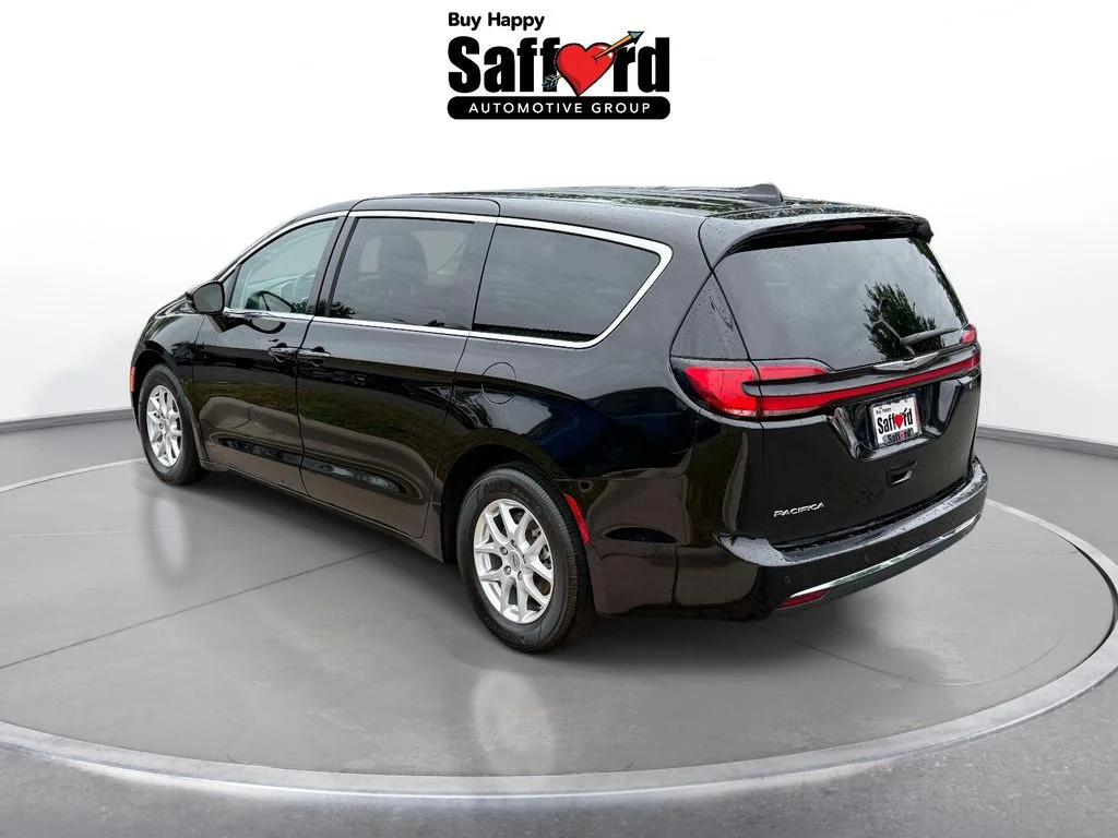 Used 2024 Black Chrysler Touring L image 5