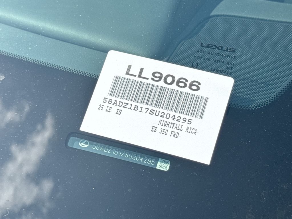 Used 2025  Lexus 350 image 16